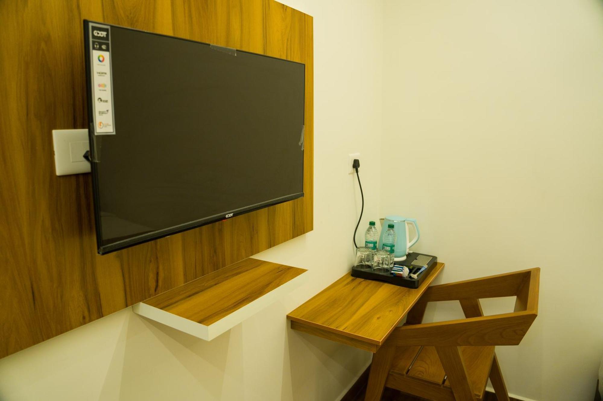 ホテル Fly View Airport Residency ネドゥムバセリー エクステリア 写真