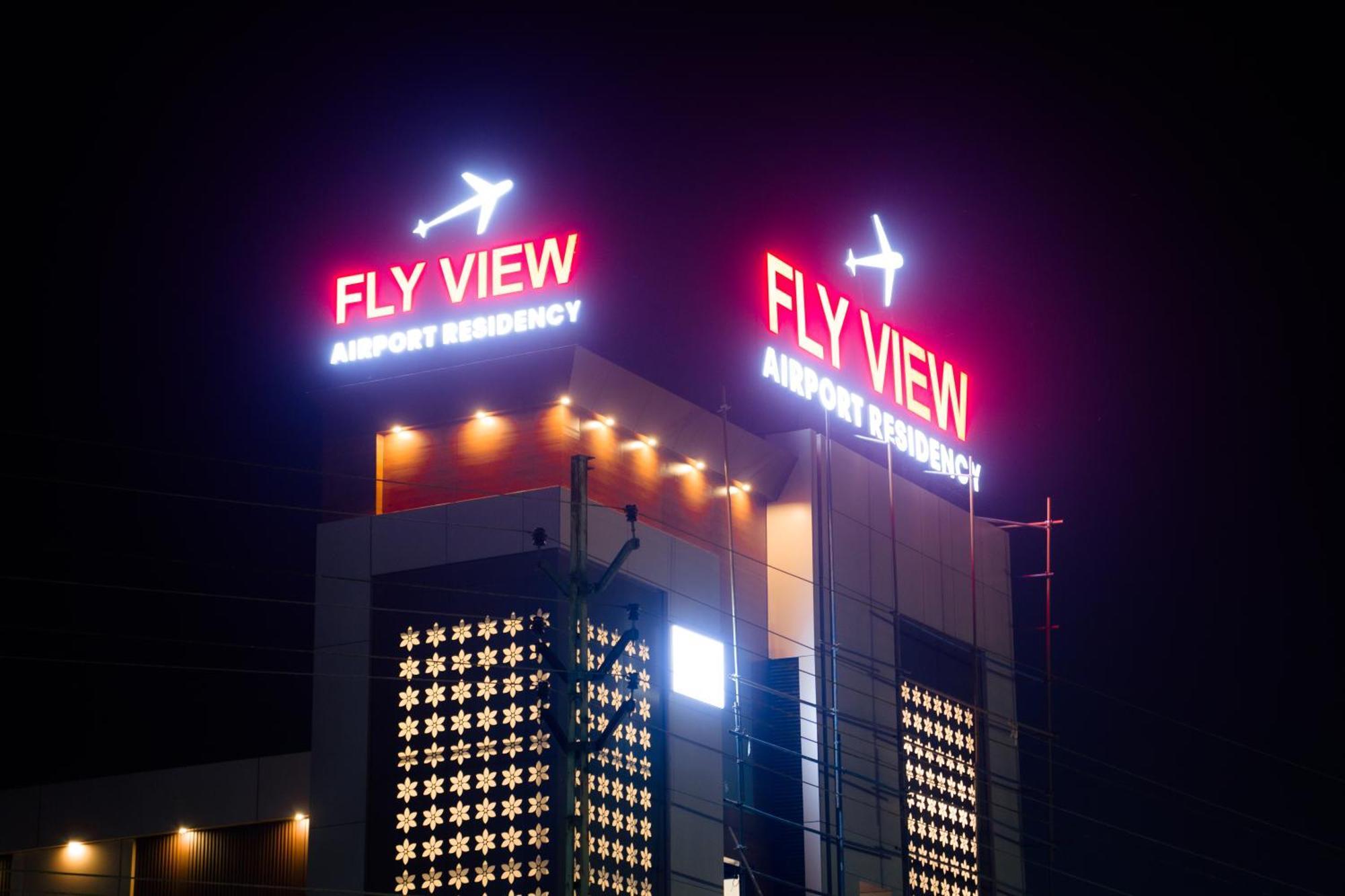 ホテル Fly View Airport Residency ネドゥムバセリー エクステリア 写真