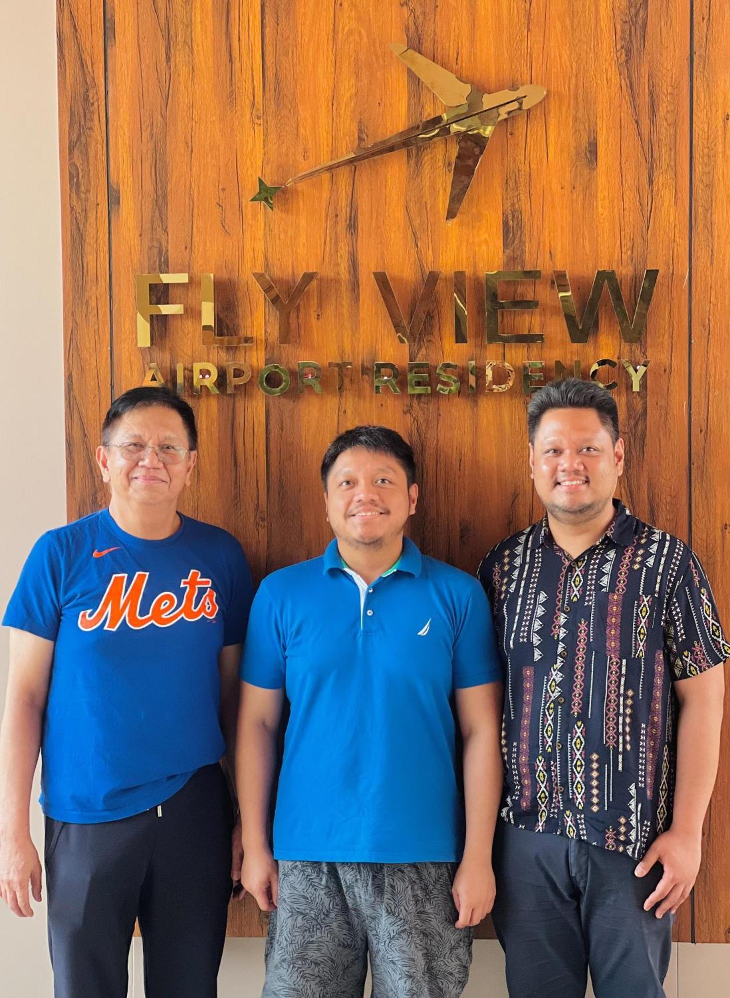 ホテル Fly View Airport Residency ネドゥムバセリー エクステリア 写真